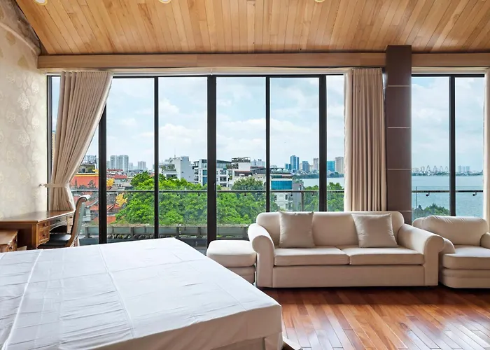 22Land Moon West Lake